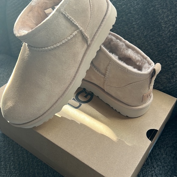 Ugg Ultra Mini - Sold out everywhere! - Picture 2 of 6